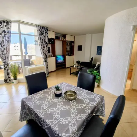 Sky View And Sunny Apartment